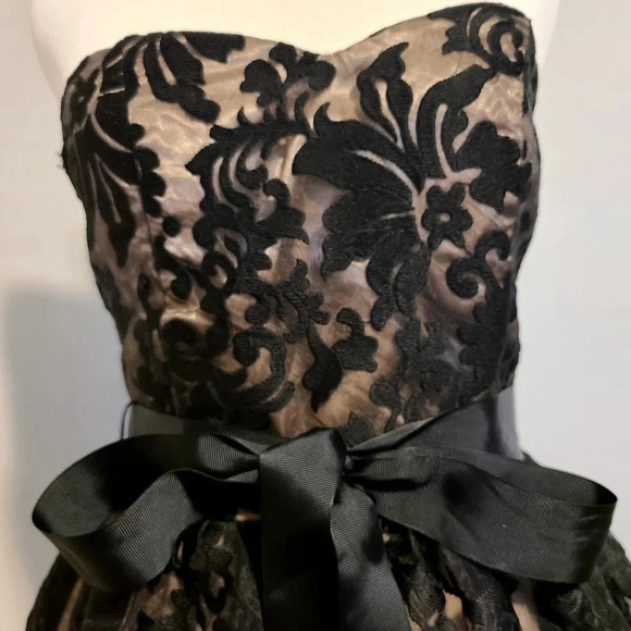 La Scala strapless high low dress with bow - Picture 3 of 6